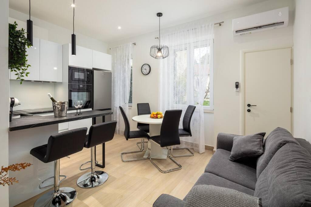 Apartman Drago 4* - 2 Minutes From The Town Centre スプリト エクステリア 写真