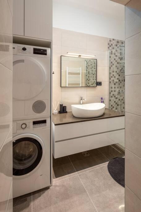 Apartman Drago 4* - 2 Minutes From The Town Centre スプリト エクステリア 写真