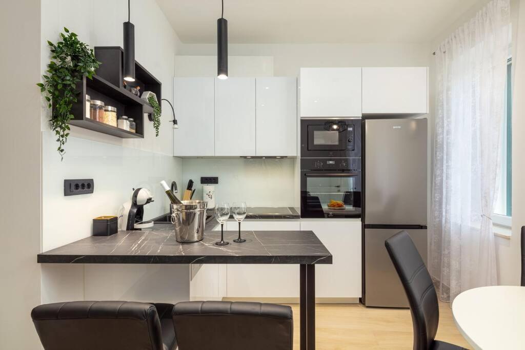 Apartman Drago 4* - 2 Minutes From The Town Centre スプリト エクステリア 写真